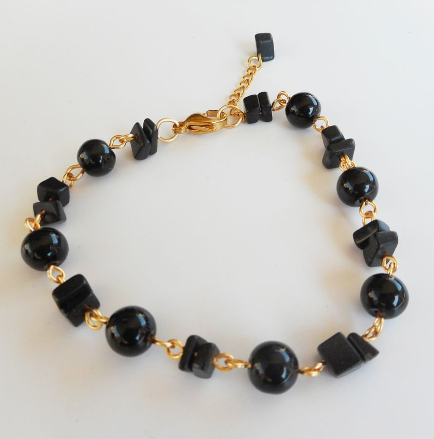 Onyx steen en vergulde stalen armband