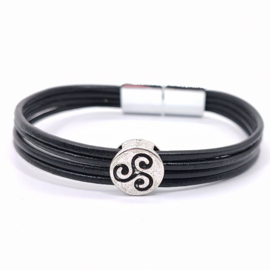 Tricelarmband op meerstrengsleer 