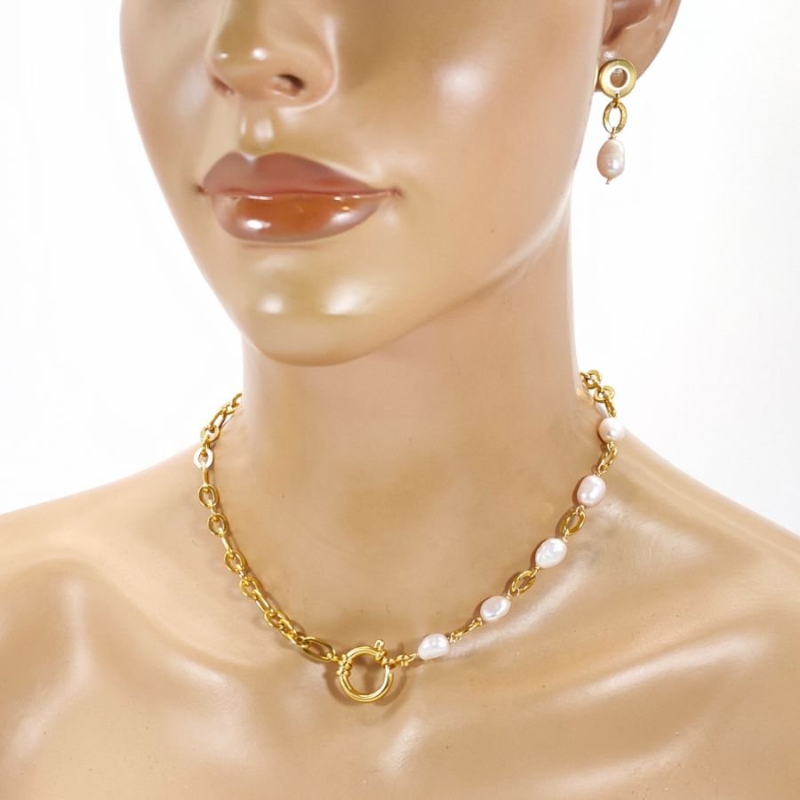  Ketting met grote ketting en barokke gekweekte parels