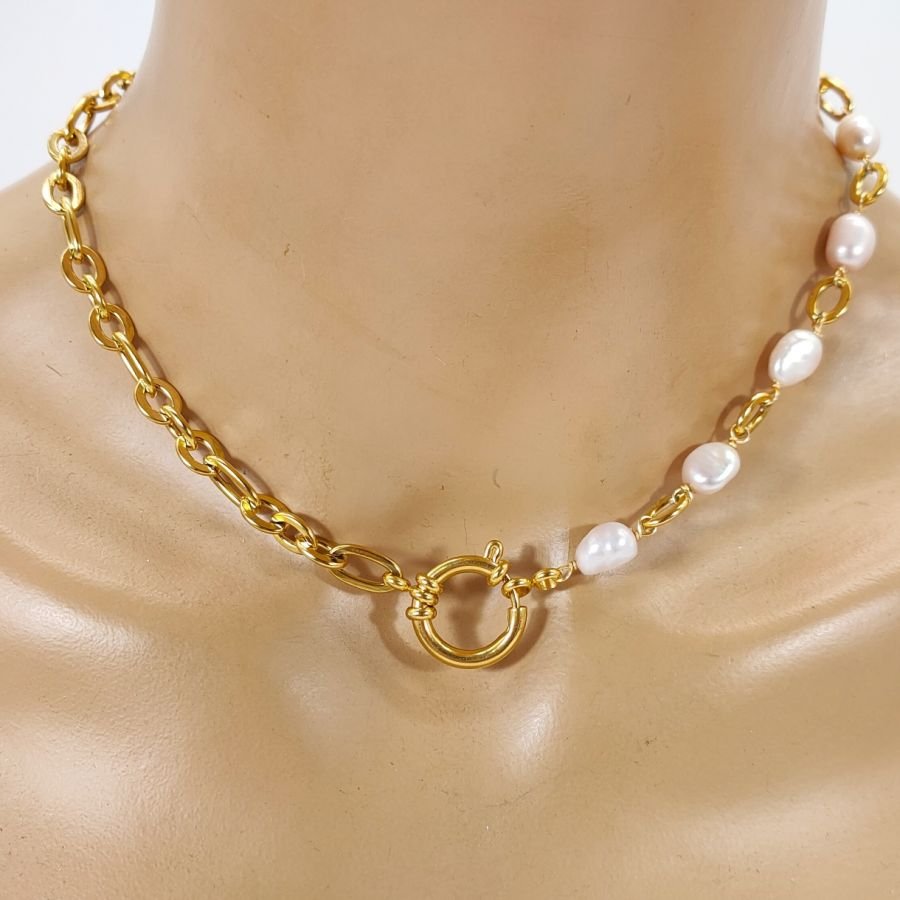  Ketting met grote ketting en barokke gekweekte parels