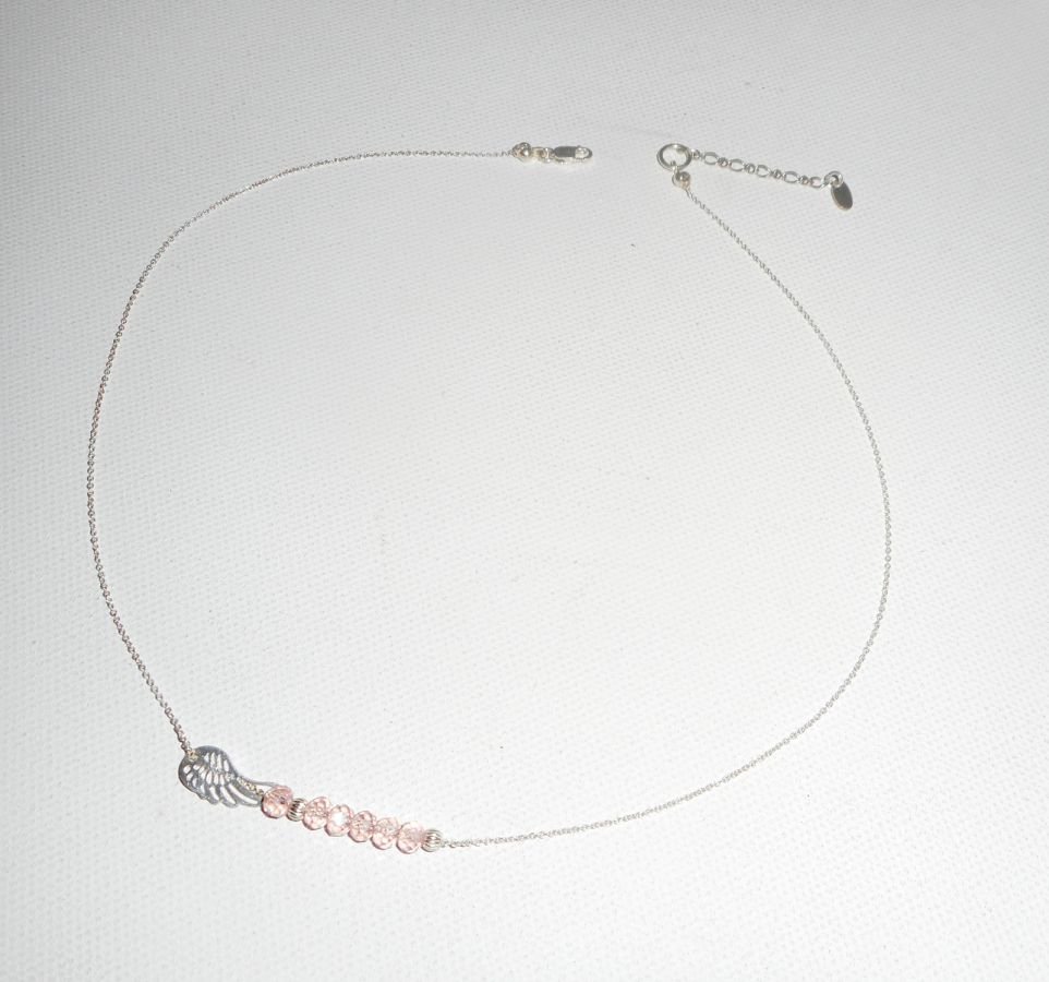 925 zilveren choker ketting met kleine vleugel en roze kristallen kralen