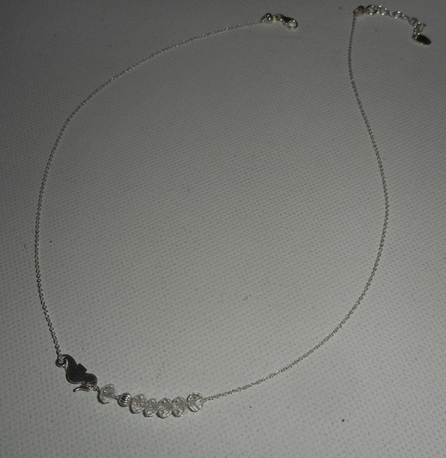 925 zilveren choker ketting met klein zeepaardje en kristallen kralen