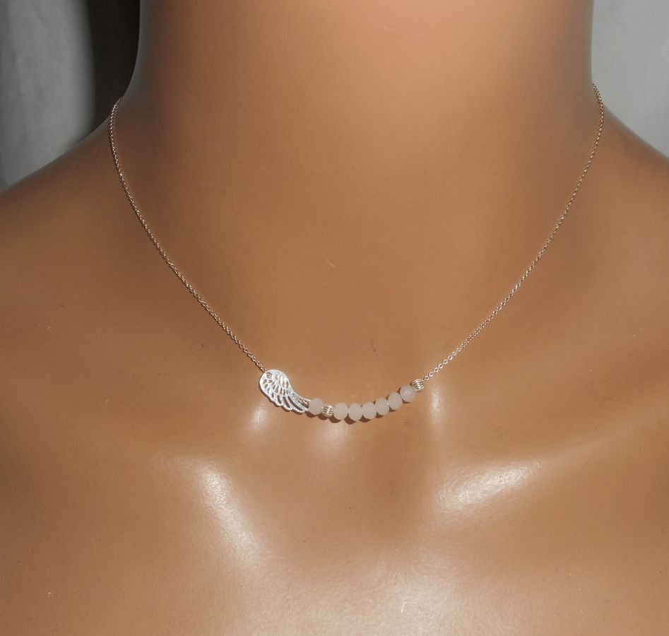 925 zilveren choker ketting met kleine vleugel en witte kristallen kralen