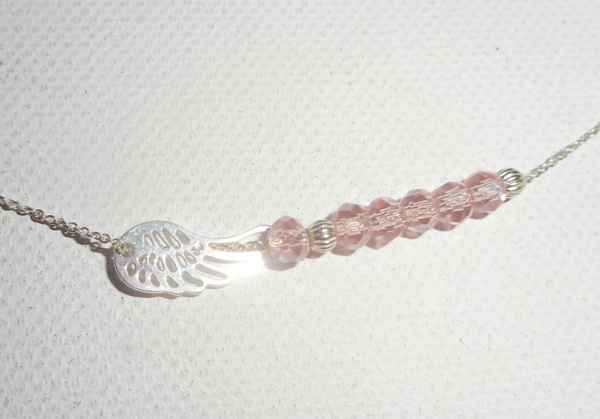 925 zilveren choker ketting met kleine vleugel en roze kristallen kralen