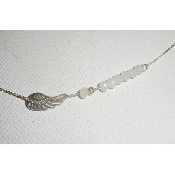 925 zilveren choker ketting met kleine vleugel en witte kristallen kralen