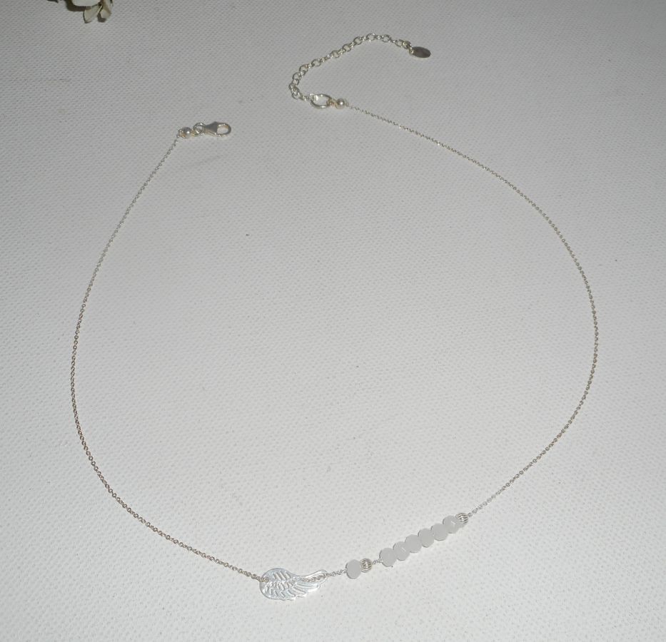 925 zilveren choker ketting met kleine vleugel en witte kristallen kralen