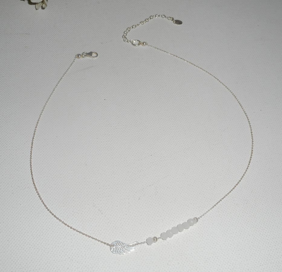 925 zilveren choker ketting met kleine vleugel en witte kristallen kralen