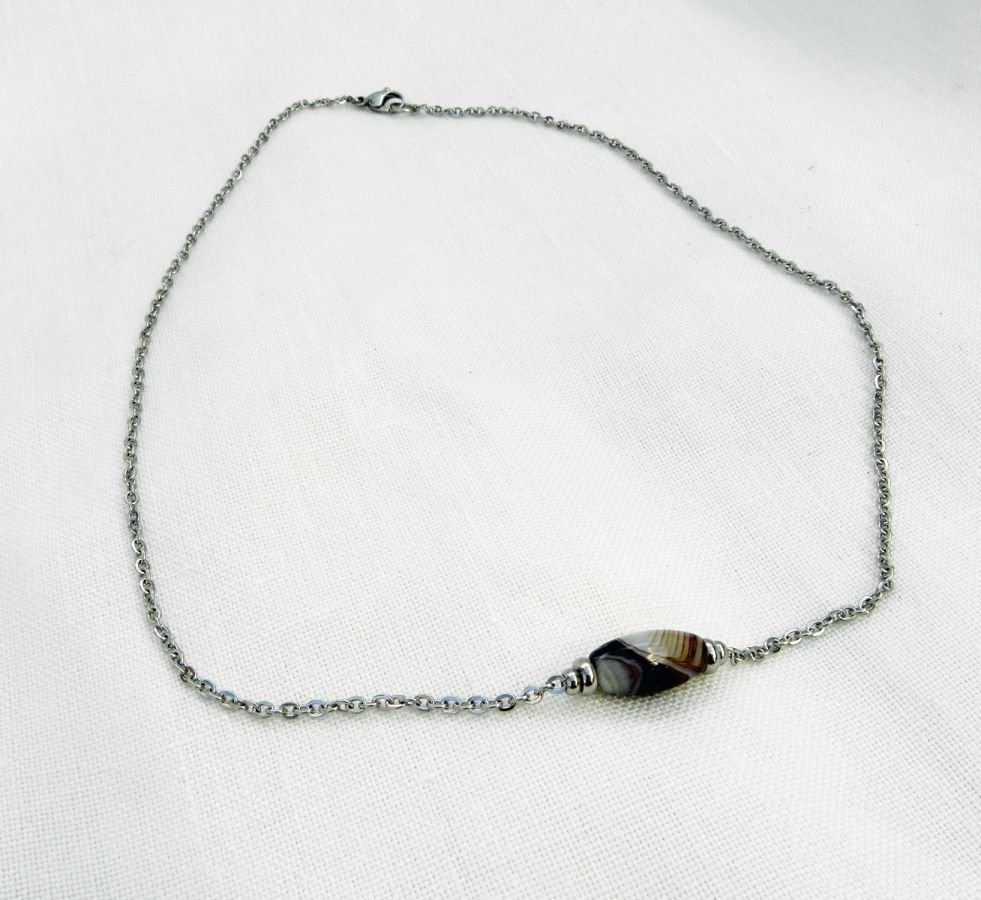 Solitaire ketting met buis agaat steen en roestvrij stalen kralen