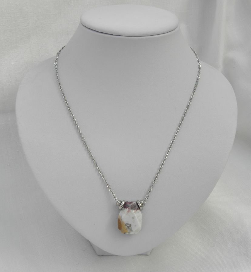 Solitaire ketting met gekke agaat steen en roestvrij stalen kralen