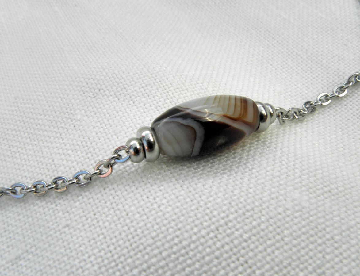 Solitaire ketting met buis agaat steen en roestvrij stalen kralen