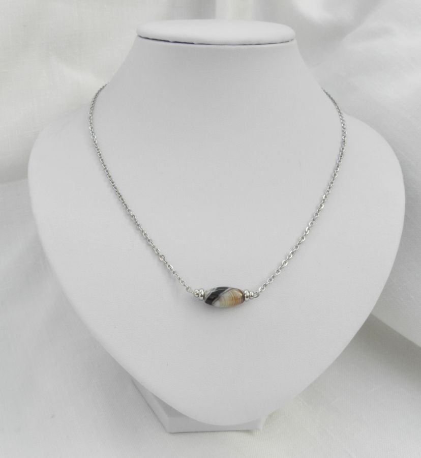 Solitaire ketting met buis agaat steen en roestvrij stalen kralen