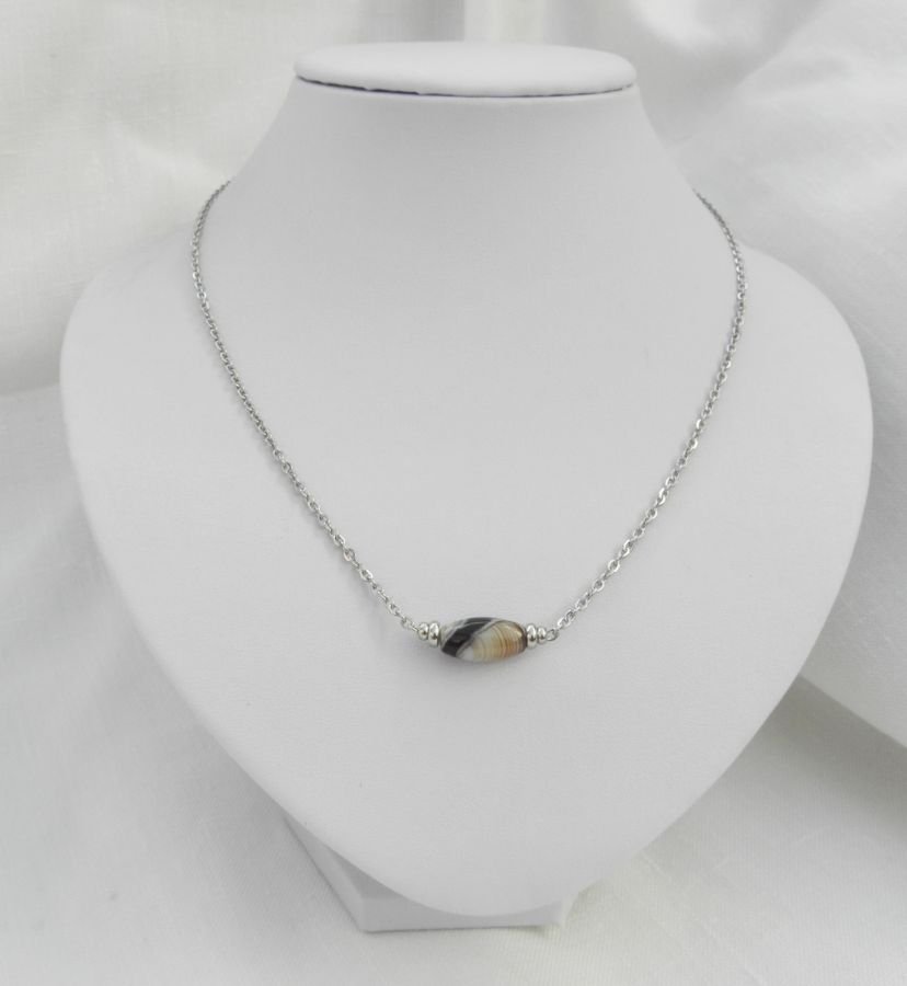 Solitaire ketting met buis agaat steen en roestvrij stalen kralen