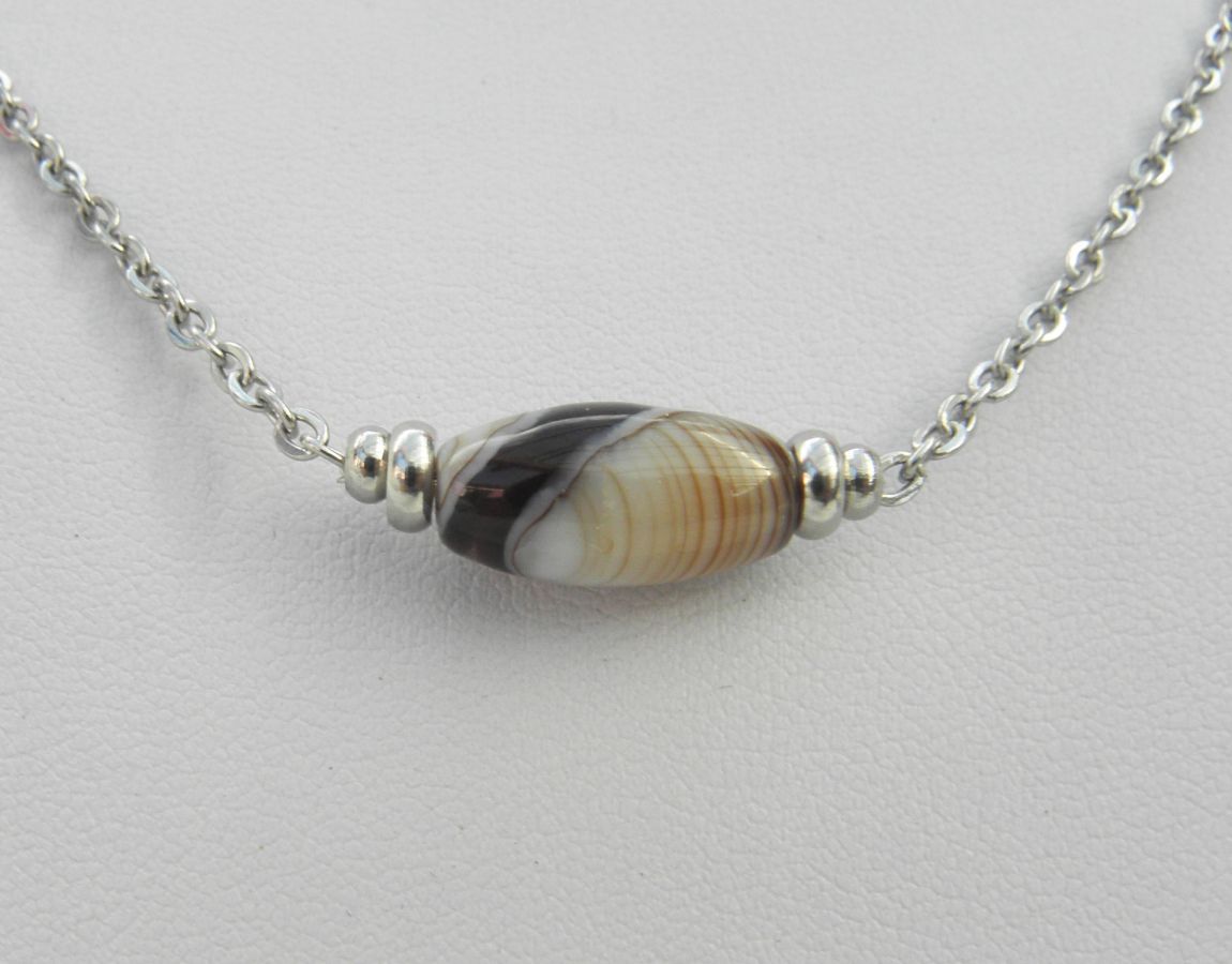 Solitaire ketting met buis agaat steen en roestvrij stalen kralen