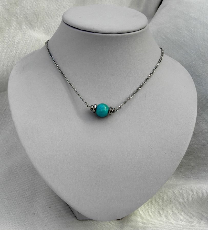 Solitaire ketting met blauwe amazonietsteen en roestvrijstalen kralen