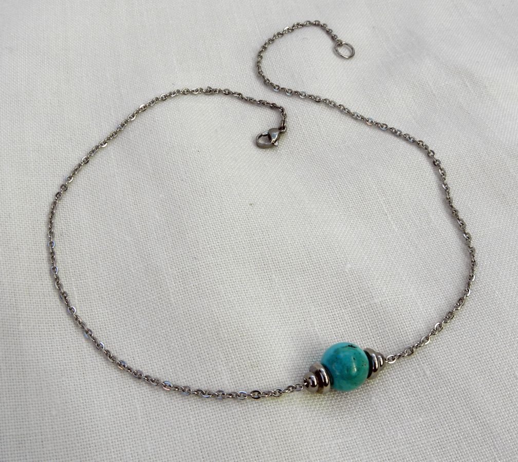 Solitaire ketting met blauwe amazonietsteen en roestvrijstalen kralen