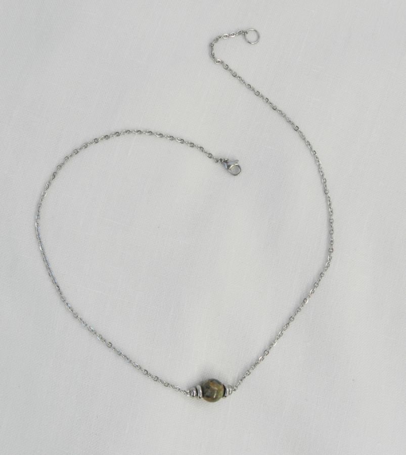 Solitaire ketting met ronde jaspissteen en roestvrijstalen kralen