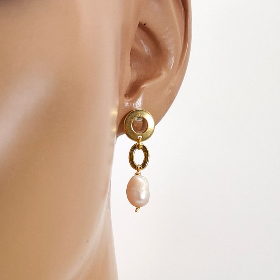  Ketting met grote ketting en barokke gekweekte parels