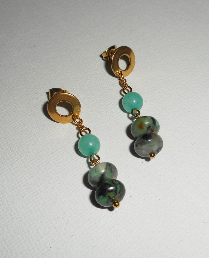 Ketting bezet met groene jaspis stenen met bloemen en dubbele rij abalone pucks