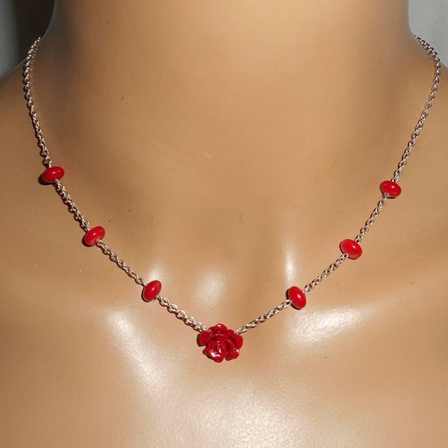 Ketting set rode roos en gorgon aan zilveren ketting
