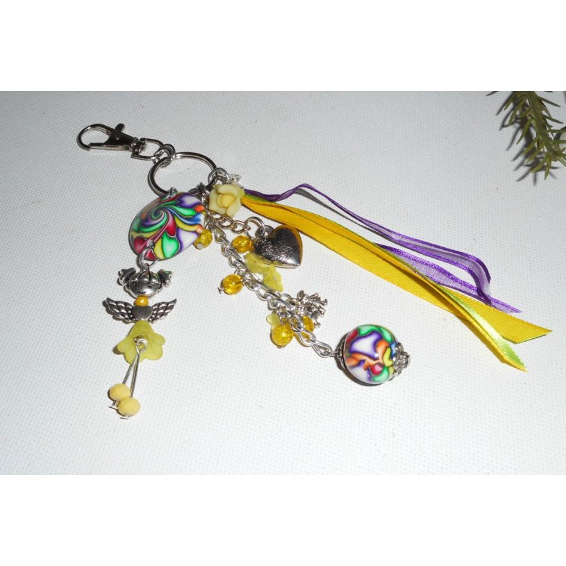 Gele poppen sleutelhanger/tas sieraden met veelkleurige kralen en linten