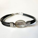 Parelmoer armband gepersonaliseerd op leer
