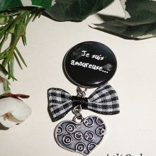 Ik hou van je" boodschap broche met kristallen strik en druppel