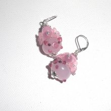 Originele roze bloem oorbellen met parels en glazen varkens