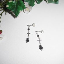 Zwarte Kristallen Kralen Oorbellen met Kruis op 925 Sterling Zilveren Studs