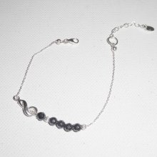 Originele armband muzieknoot en hematietkralen aan 925 zilveren ketting