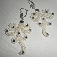 Oorbellen met Swarovski kristal en arabesk kant