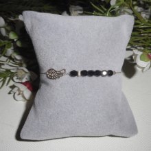 Originele vleugelarmband met kleine zwarte kristallen kraaltjes aan 925 zilveren ketting