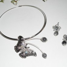 Originele ketting set met grijze vlinder bezet met kristal en agaat stenen