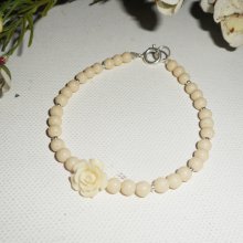 Parels en roos armband in ruwe gorgon op zilveren sluiting