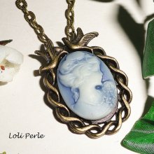 Blauwe cameo hanger met vogels in brons metaal aan ketting
