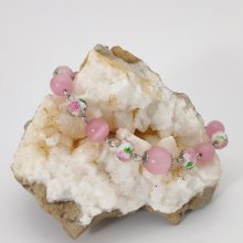Gebloemde roze glazen kralenarmband 