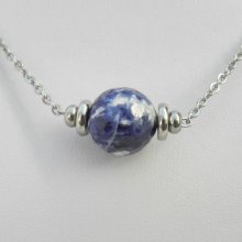 Solitaire ketting met blauwe ronde sodalietsteen en roestvrijstalen kralen