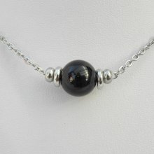 Solitaire ketting met ronde onyx steen en roestvrij stalen kralen