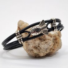 Herenarmband zwart leer met zilverkleurige metalen vissen